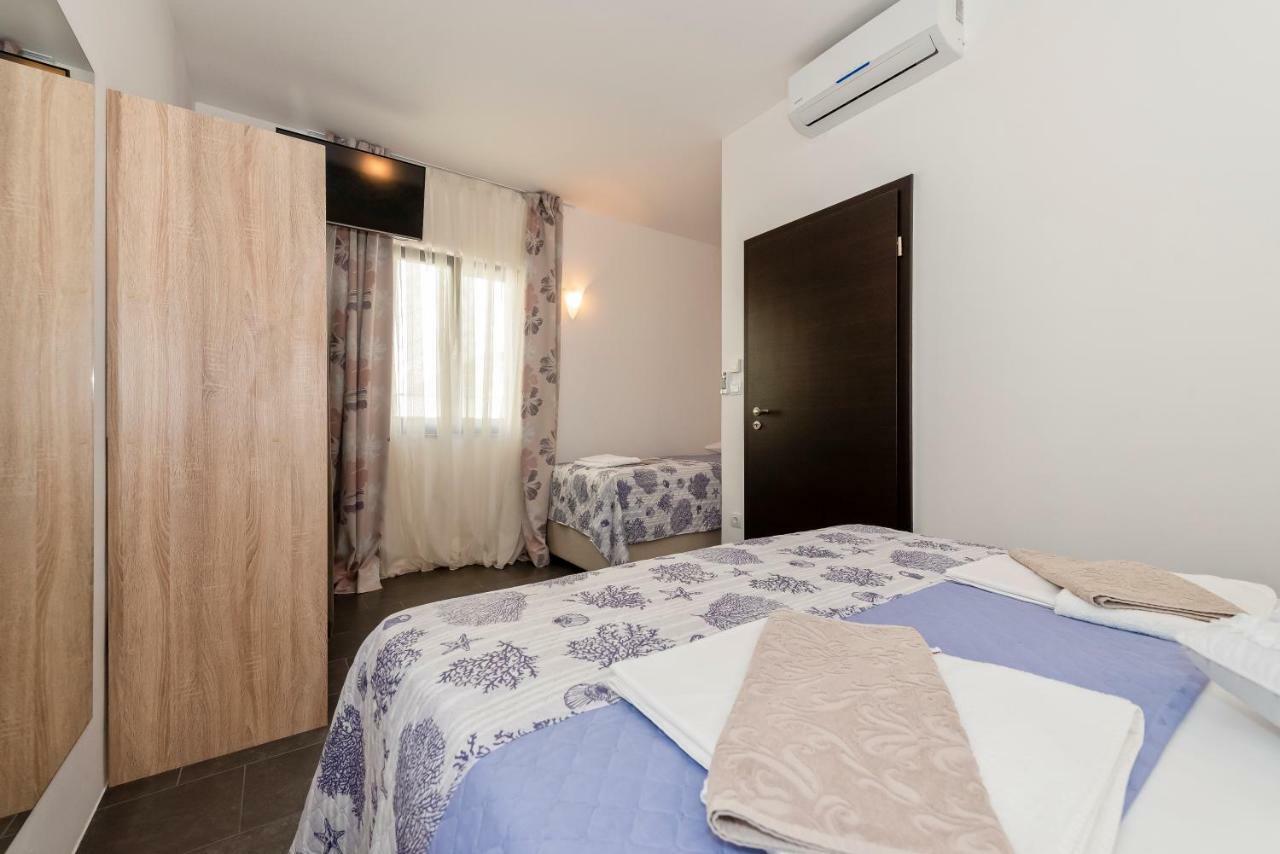 Lozna Residence Postira Kültér fotó