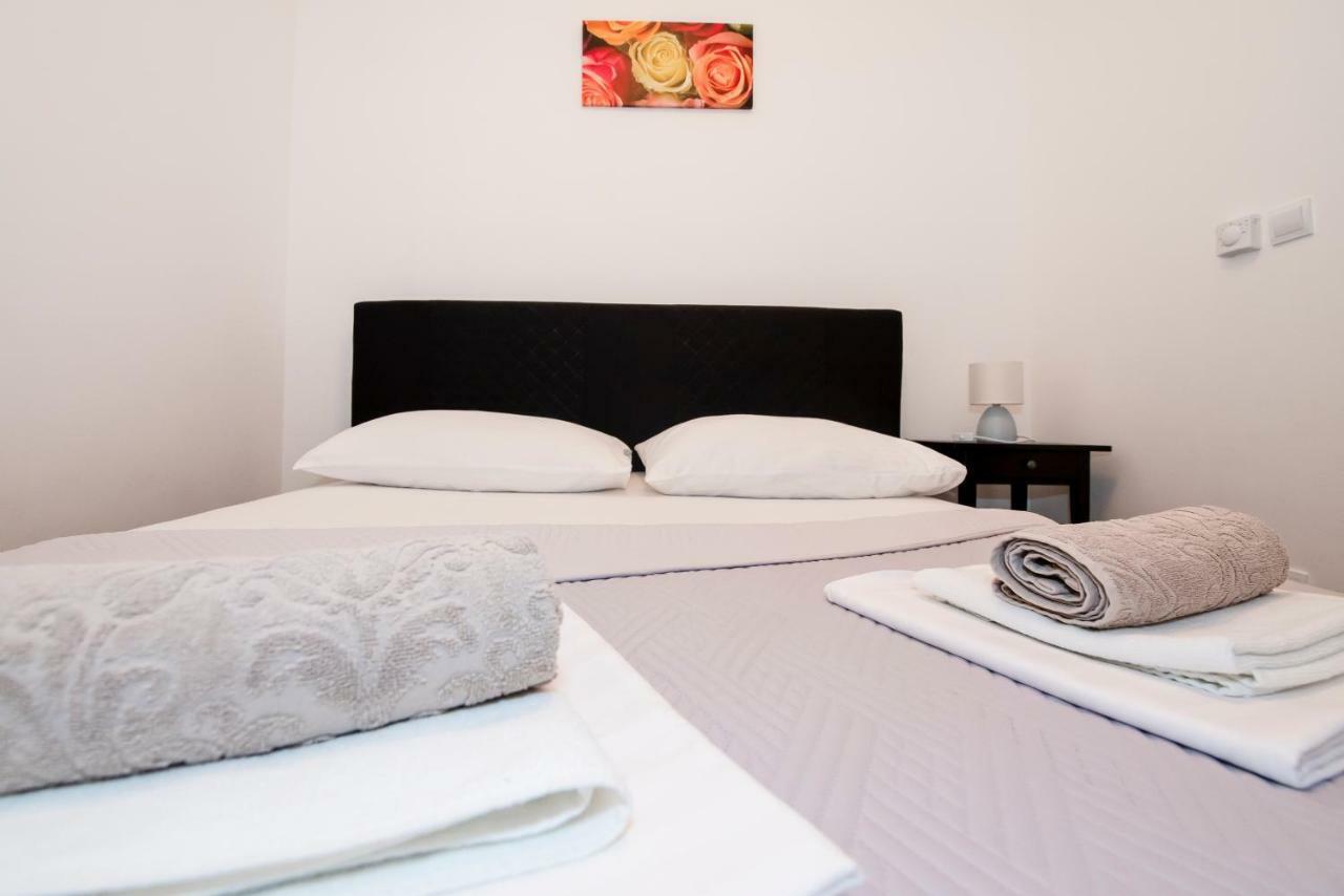 Lozna Residence Postira Kültér fotó